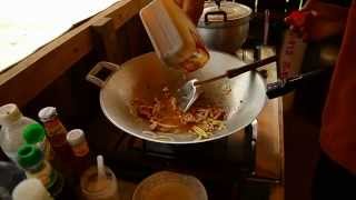 preview picture of video 'Thai food: Pad khrapao moo sap kai dao, Isan style'