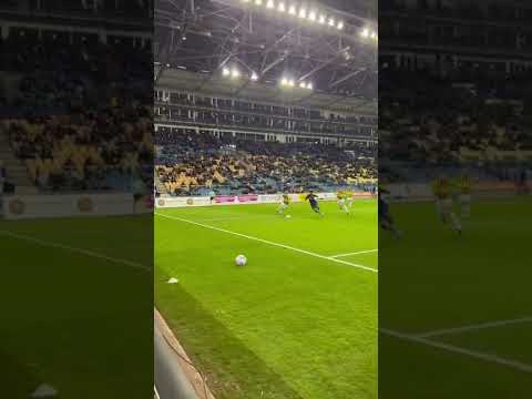Wat een HEERLIJKE ACTIE van NONI MADUEKE! 😍 | Vitesse - PSV | #Shorts