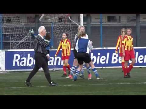 Heemskerkse clubheld Lau Smits (90) fluit laatste wedstrijd: "Prachtig afscheid" | NH NIEUWS