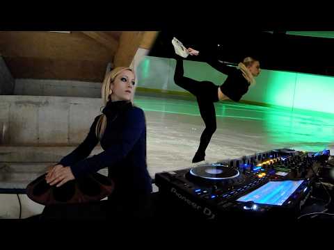 Skating & Live Music: Lysa Chain & Lucrezia Gennaro