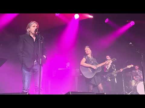 KT Tunstall and Justin Currie - Nothing Ever Happens