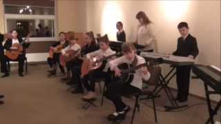 Uczniowie podczas wspólnego wykonania kolędy "Lulajże Jezuniu" 2015