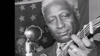 Leadbelly-Fannin&#39; Street (Mister Tom Hughes Town)