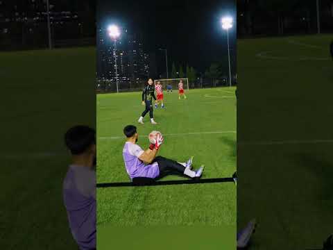 Khi TUYỂN THỦ Bên Đội Kia... Thủ Môn GÁNH Team?!? | #Shorts #football #bongda #soccer #goalkeeper