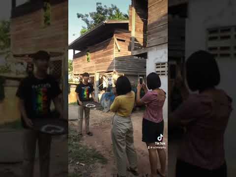 คลิปหลุดเบื้องหลัง โยนการที่ดังที่สุดในTiktok ตอนนี้