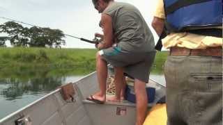 preview picture of video 'Thiago Sinigalia - Pescando Tucunaré (pegamos nada!!!!)'