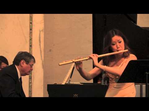 Kaori Fujii and Phillip Moll: Prelude BWV 997 - J.S. Bach