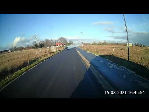 Szprotawa. Hardkorowo dymiący samochód.