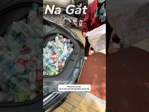 Cô Gái Đi Siêu Xe Tặng Quà Bà Lão Bán Ve Chai, Sự Thật Phía Sau Gây Sốc!