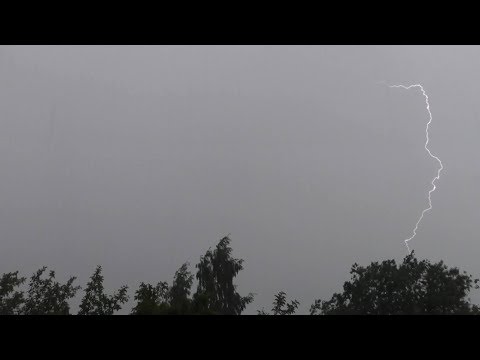 10.6.2019  příchod silné bouřky - the arrival of a strong storm