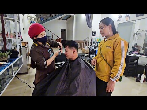 Tuyet took Huong to get a haircut and shampoo, and out to relax