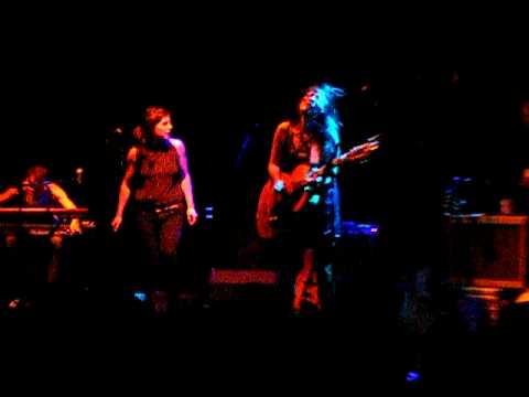 Thao + Mirah- Easy (Music Hall of Williamsburg NYC 06/24/10)