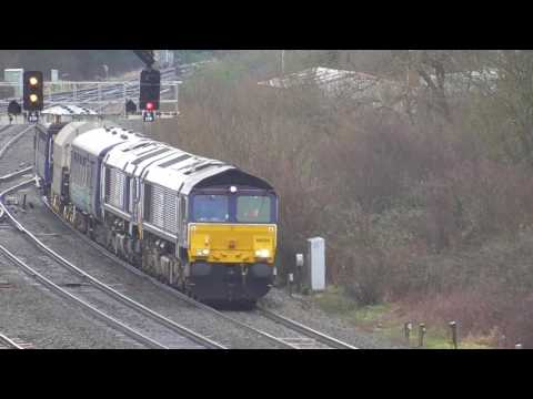 66301 & 66424 pass Gloucester Yard with 6z40 Crewe to Devonport Royal Dockyard. 08/03/2017