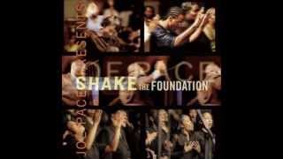 Joe Pace &amp; The Guiding Light Church Choir - Be Glorified Medley/Praise Break