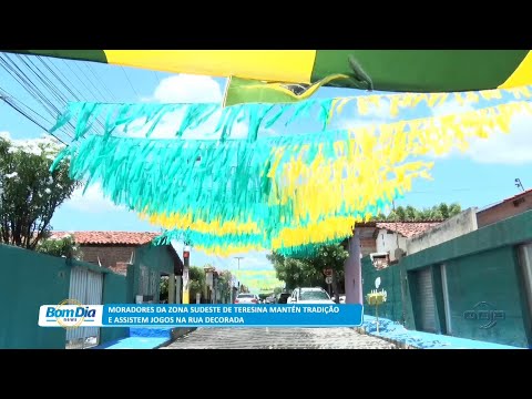 Moradores da zona sudeste de Teresina mantém tradição e assistem jogos na rua decorada 24 11 2022