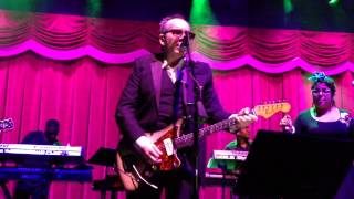 Elvis Costello and the Roots - Cinco Minutos Con Vos - Brooklyn Bowl LV