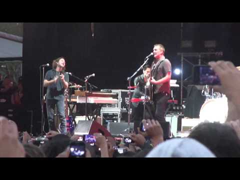 Queens Of the Stone Age - Little sister (with Eddie Vedder) - Lollapalooza Cl 2013
