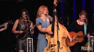 Della Mae "Walk On Boy"