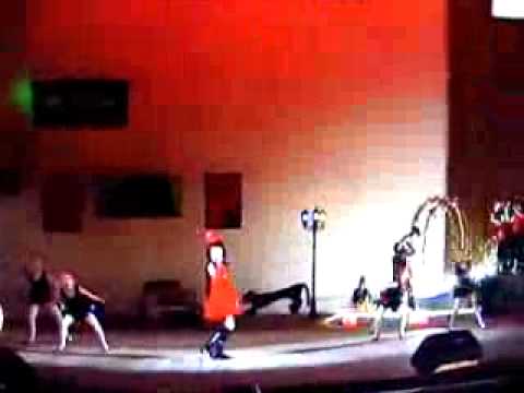 Violetta Vol'skaya 9 years - Hodit pesenka po KRUGU ! ))).flv