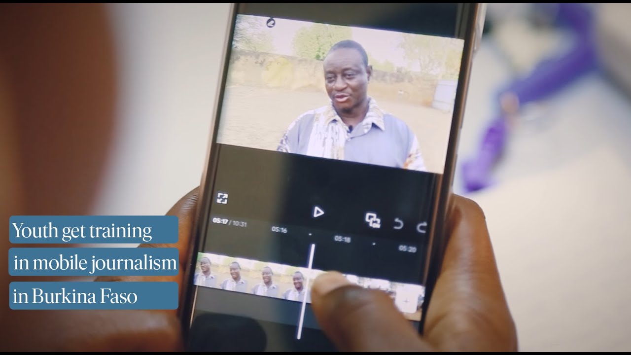Youth in Burkina Faso get training in mobile journalism