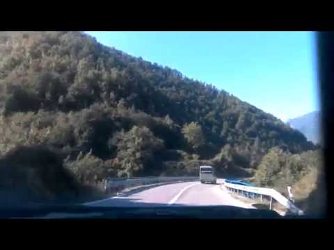 Preticanje preko pune linije + Makaze na 0:22min-Overtaking across solid lines + Scissors on 0:22