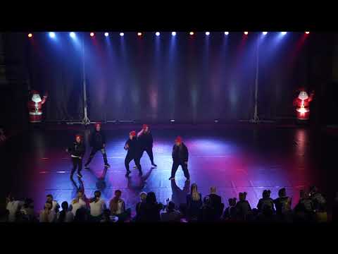 25. Please stand up! - 43 dospělí - Martin Hladík a Zuzka Valková