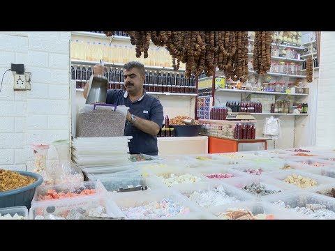 بەڤیدیۆ.. لە شەقڵاوە هاووڵاتییەك 40 ساڵە خواردن و خواردنەوە لە میوە دروست دەكات