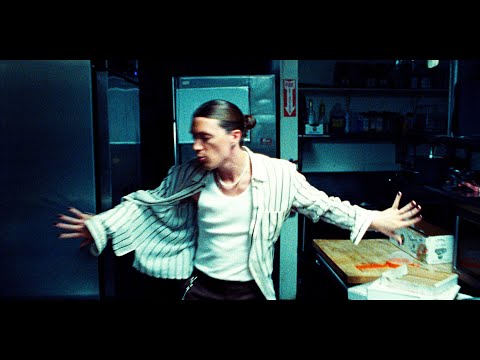 Video de ​dancing in the kitchen