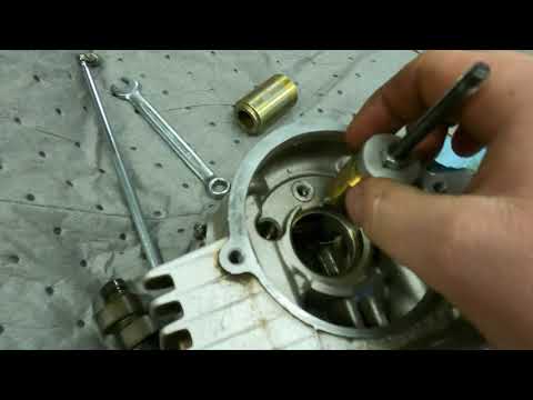 Removing Yamaha TTR 125 Rocker Arm Shafts