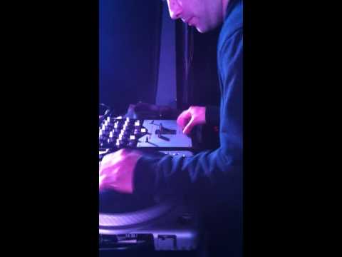 ScratchDJ.de Battle @ IDA Germany 2011 - Finals Round 3 - Tommy D vs Ckrick