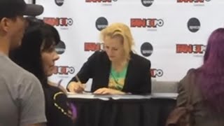 Gillian Anderson - Signing Sessions (Fan Expo Canada)
