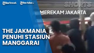 Viral Puluhan The Jakmania Penuhi Stasiun Manggarai, Menunggu Kereta yang Mengangkut Suporter Persib