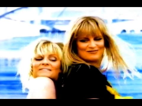 Voice Of The Beehive - Scary Kisses (Music Video)