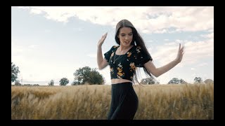 Flavie Léa – J’ai tout donné [CLIP OFFICIEL]