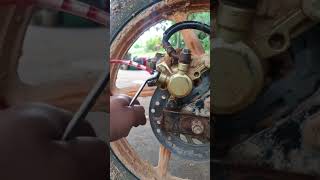 Download lagu Cara mengatasi rem masuk angin #bengkel #tutorial #mekanik #otomotif #bengkelmotor #mekanikmotor mp3