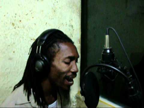 Iyah Shines - Live Good