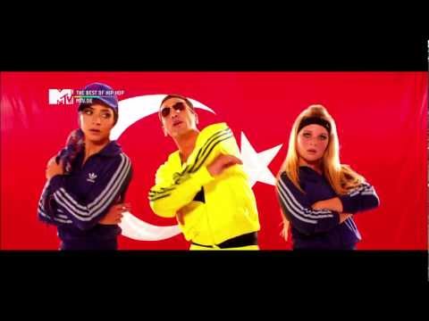 Musikvideo (UNGEKÜRZT) CEM ÖZTÜRK - "NUTTEN AM POOL" (TÜRKISCH FÜR ANFÄNGER) ** HD **