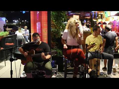 Grupa Euforia (acoustic Petra Roško) - Billie Jean (Michael Jackson Cover)
