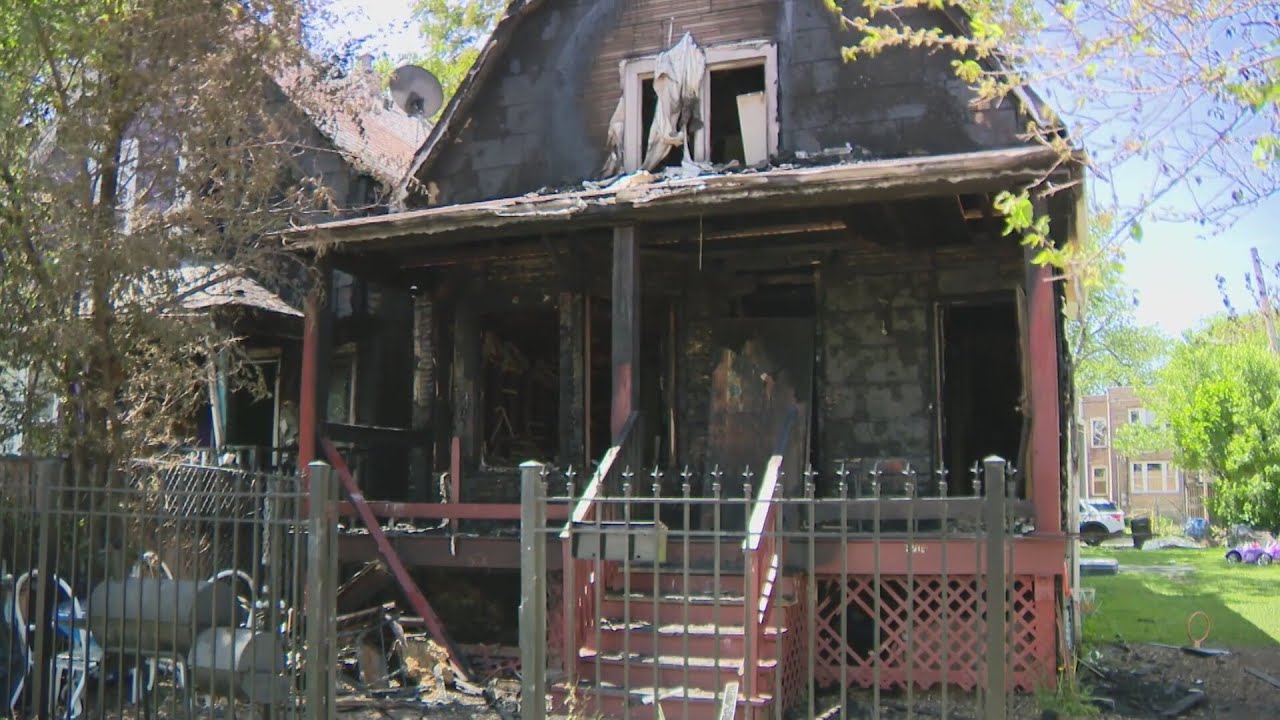 Video thumbnail for 2 children dead, several others injured after fire in West Englewood; police investigating arson