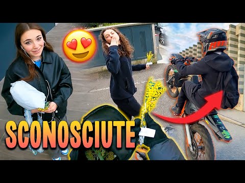 I GIVE FLOWERS TO UNKNOWN GIRLS ON MOTORCYCLES 😨❤️