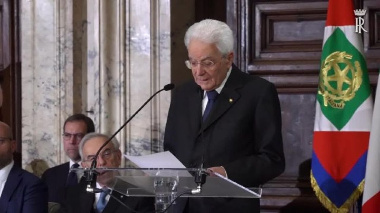 Mattarella: Grazie ai giornalisti, lavorano per pluralismo