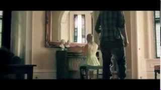 BLINK-182 - LOVE IS DANGEROUS  [MUSIC VIDEO]
