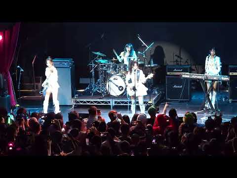QWER (최애의 아이들) - My Name is Malguem - Rockation Tour - Los Angeles 2025 4K