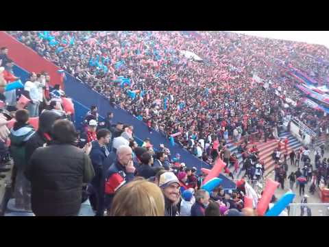 "Recibimiento de la hinchada de San Lorenzo 1 vs Banfield 1. 2015." Barra: La Gloriosa Butteler • Club: San Lorenzo
