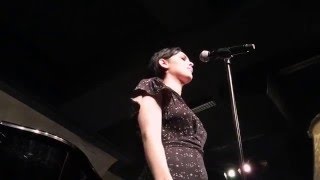 Rumer Willis covers Hozier&#39;s &quot;Take Me to Church&quot; at Café Carlyle