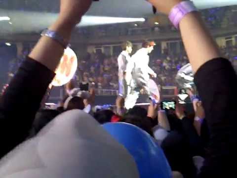 SS4 Bangkok - Ryeowook, Kyuhyun, Eunhyuk cute posing