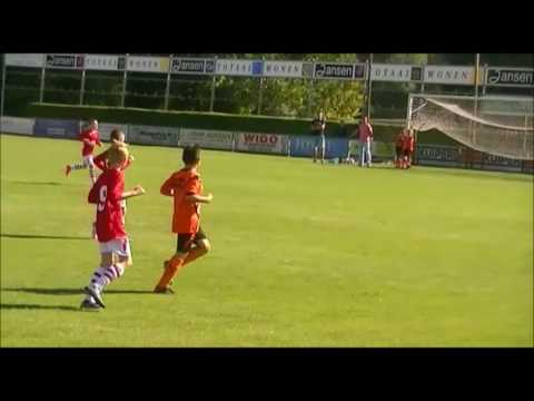 Complicatie 1ste Competitie wedstrijd Jonge kracht E1 vs bataven E1  8 3