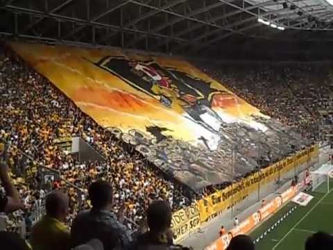 29.04.2012 SG Dynamo Dresden - St.Pauli - Blockfahne