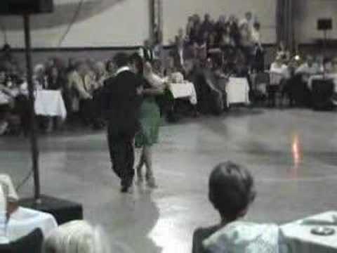  Sebastian Missé  and  Andrea Reyero  are  dancing  to  the  milonga  "  Meta Fierro  "
