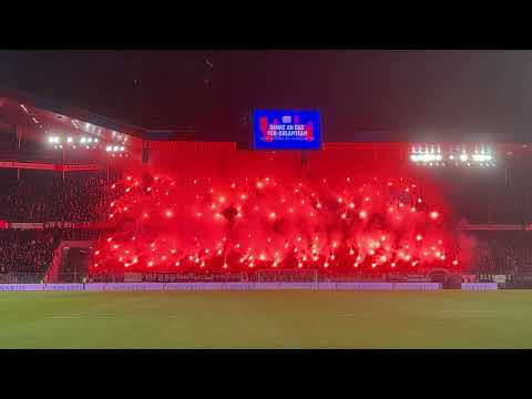 FC Basel vs FC Zürich: Blockfahne und Feuermeer - 20.10.2022